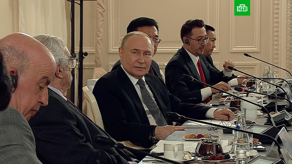    Путин назвал бредом заявления о том, что Россия собирается напасть на Европу