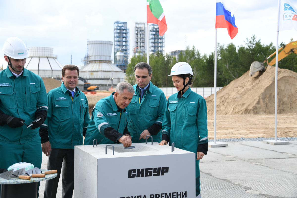 © Официальный сайт Раиса Республики Татарстан / rais.tatarstan.ru / CC BY 4.0 (При участии Раиса Республики Татарстан Рустама Минниханова в ходе церемонии по случаю старта кампании заложили капсулу времени с посланием ученым 2075 года)