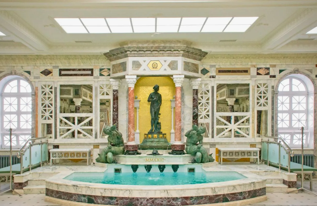 Это не дворец, это бани 