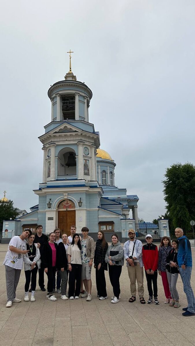 Воронеж. Свято-Никольский храм. В первом ряду слева направо: 1. Мухамедов Мухаммадрофеъ, 2. Люманова Э., 3. Николенко Д., 4. Виткова К., 5. Булыгин Д., 6. Юсуфова М., 7. Савченко А., 8. Отабоев М., 9. Жиренко А., 10. Зольникова Ю.Ф., 11. Соловьева В., 12. Соловьев И.А. Во втором ряду слева направо: 1. Асманов Д., 2. Карпенко А., 3. Двинянинов И.