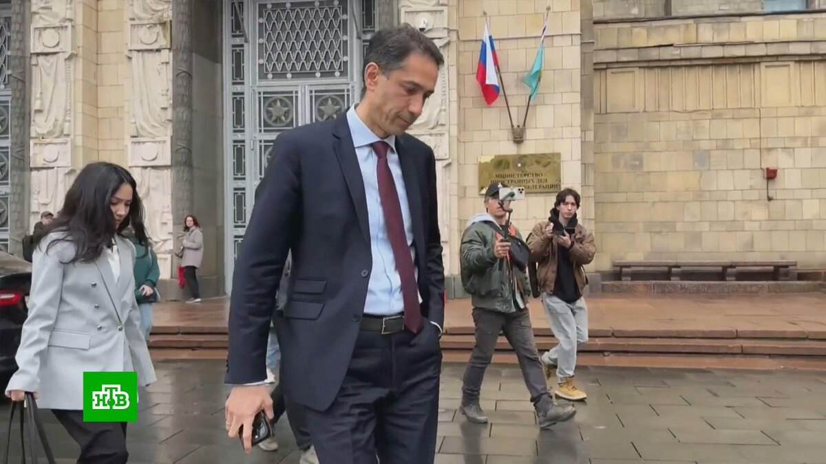    Вызванный в МИД РФ посол Азербайджана час провел в здании на Смоленской площади