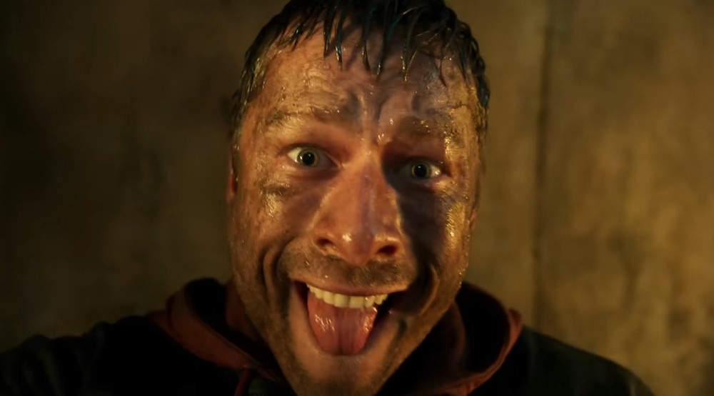     Кадр из фильма «Бегущий человек» (2025)