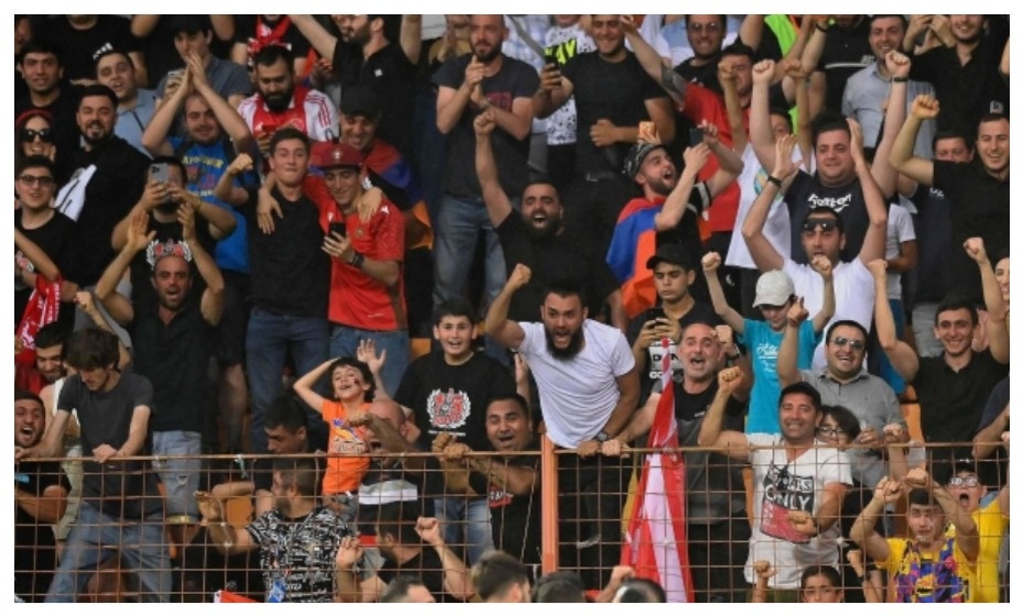    Болельщики Армении поддержали Россию в матче Армения - Украина. Фото: Официальный сайт сборной Армении