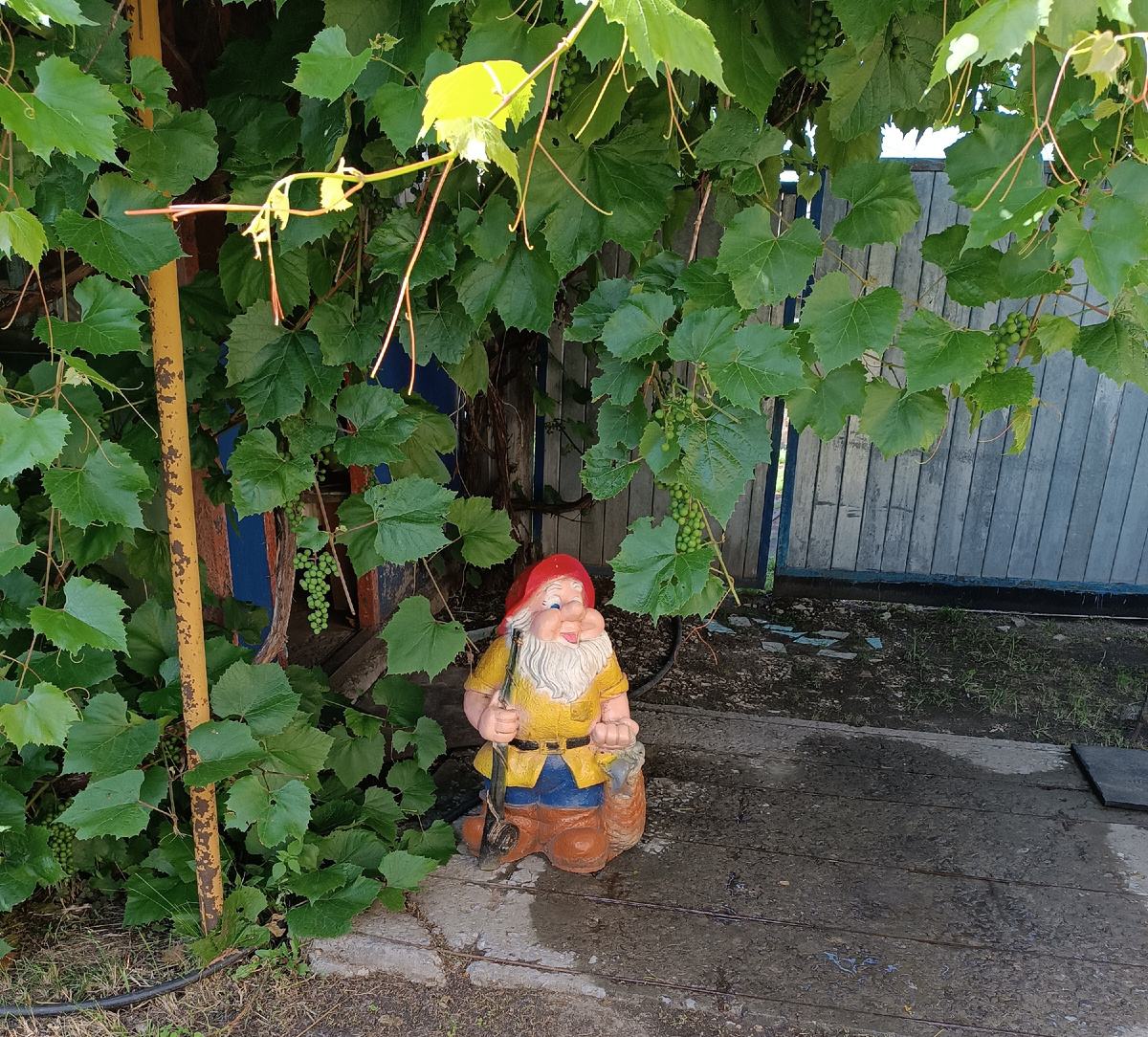 Как символична эта одинокая фигурка...