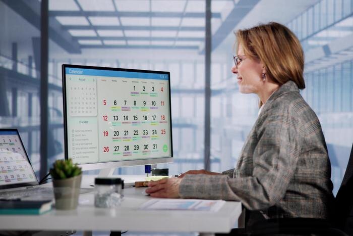 Правительство выпустило проект производственного календаря на 2026 год. Обложка © Shutterstock / FOTODOM / Andrey_Popov