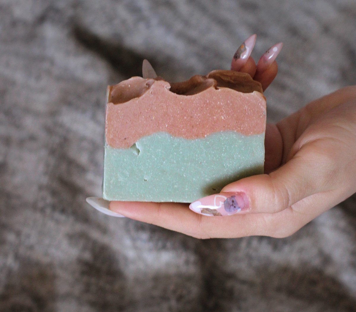 Натуральное мыло с красной и зелёной глиной