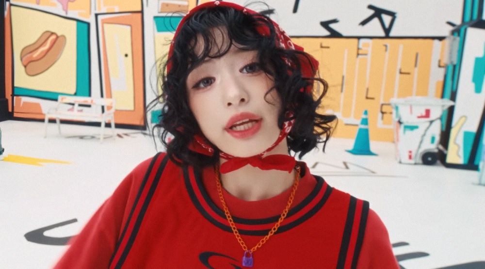     Кадр из клипа «Hot Sauce»