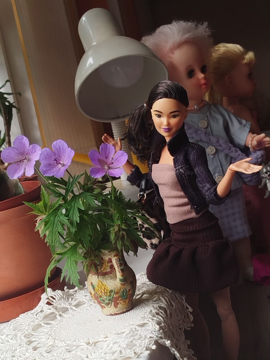 кукла барби Кира БМР на теле йоги Кристен