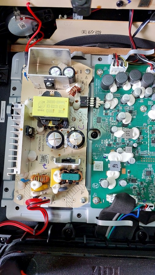 Здесь всё намекает на необходимость прибраться...