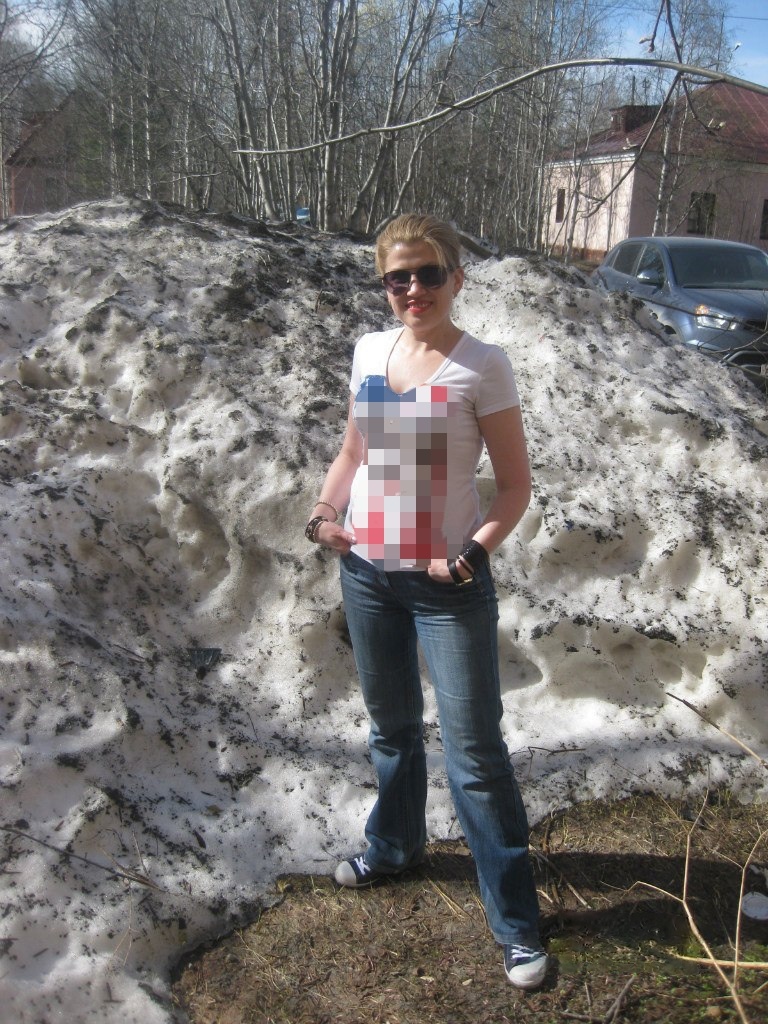 Архивное северное фото. Типичная история. Лежит снег, но мы в футболках:)