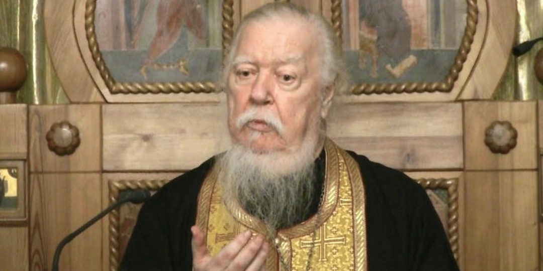 Если сильно обидел человека, у кого надо просить прощения — у Бога или у этого человека? Объясняют священники