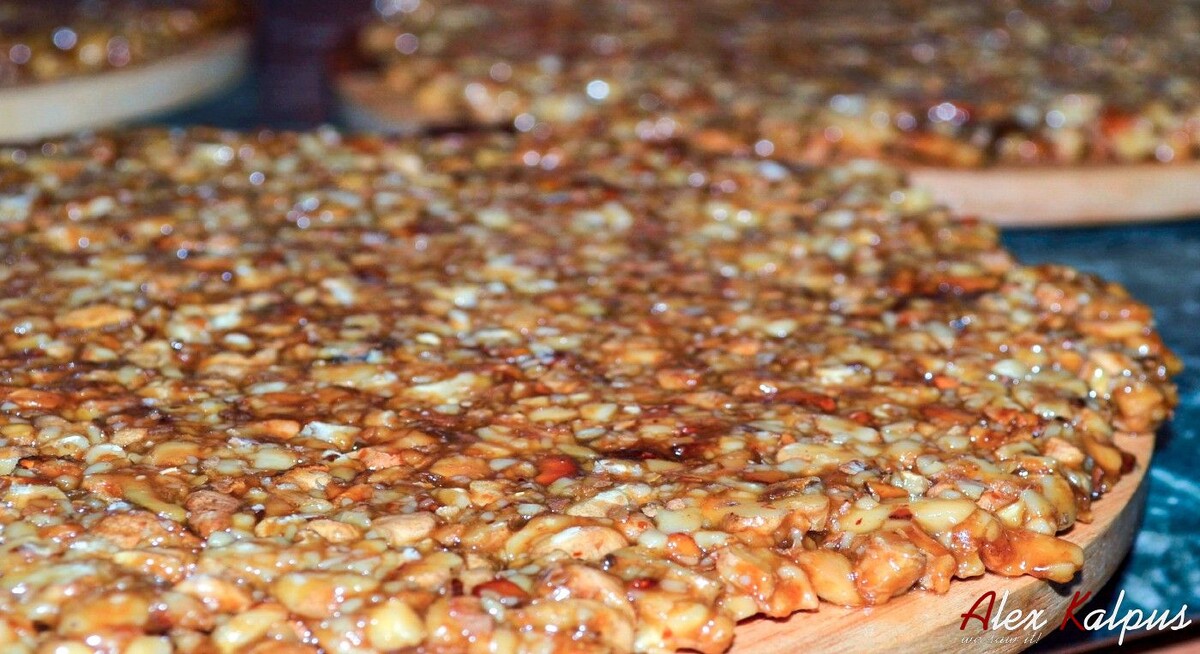 Раскатанная масса для последующей нарезки ггозинаки.