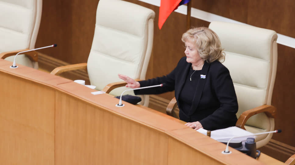 Председатель законодательного собрания Свердловской области Людмила Бабушкина пообещала не снимать вопрос о трудных подростках с контроля.📷Фото: Марина Молдавская / Коммерсантъ