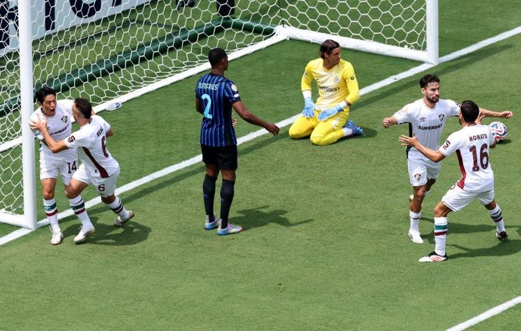 На фото tass,ru эпизод с первым голом бразильского клуба