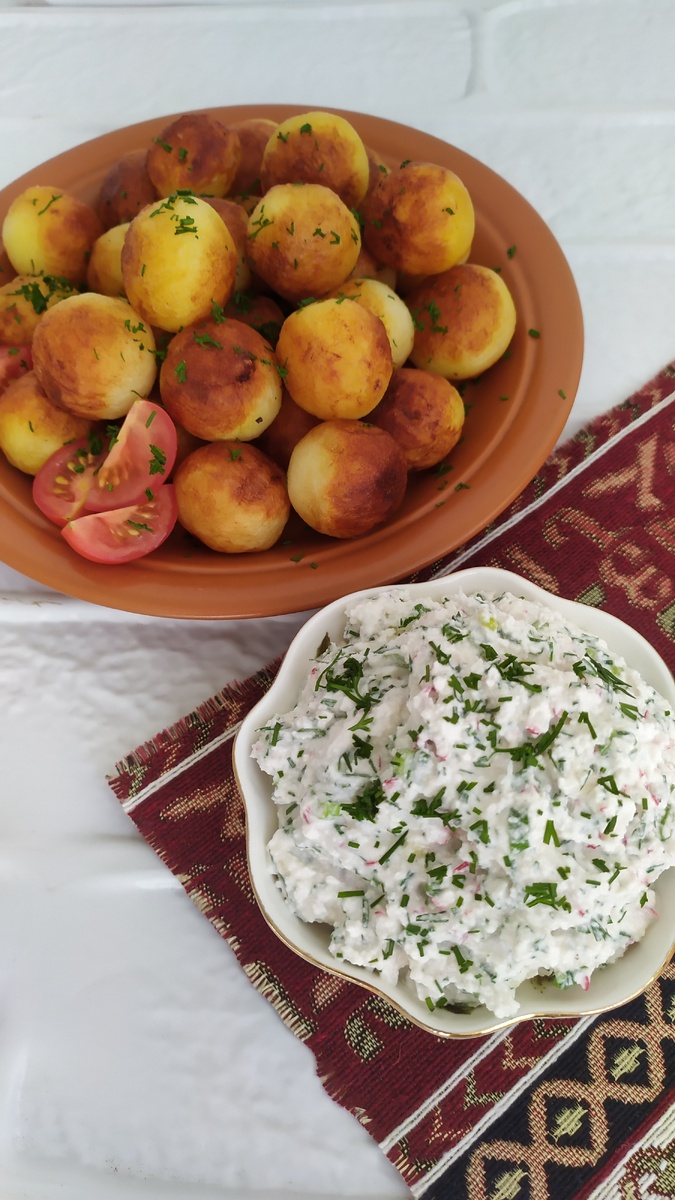 Фото автора. Закуска творожная с редисом.