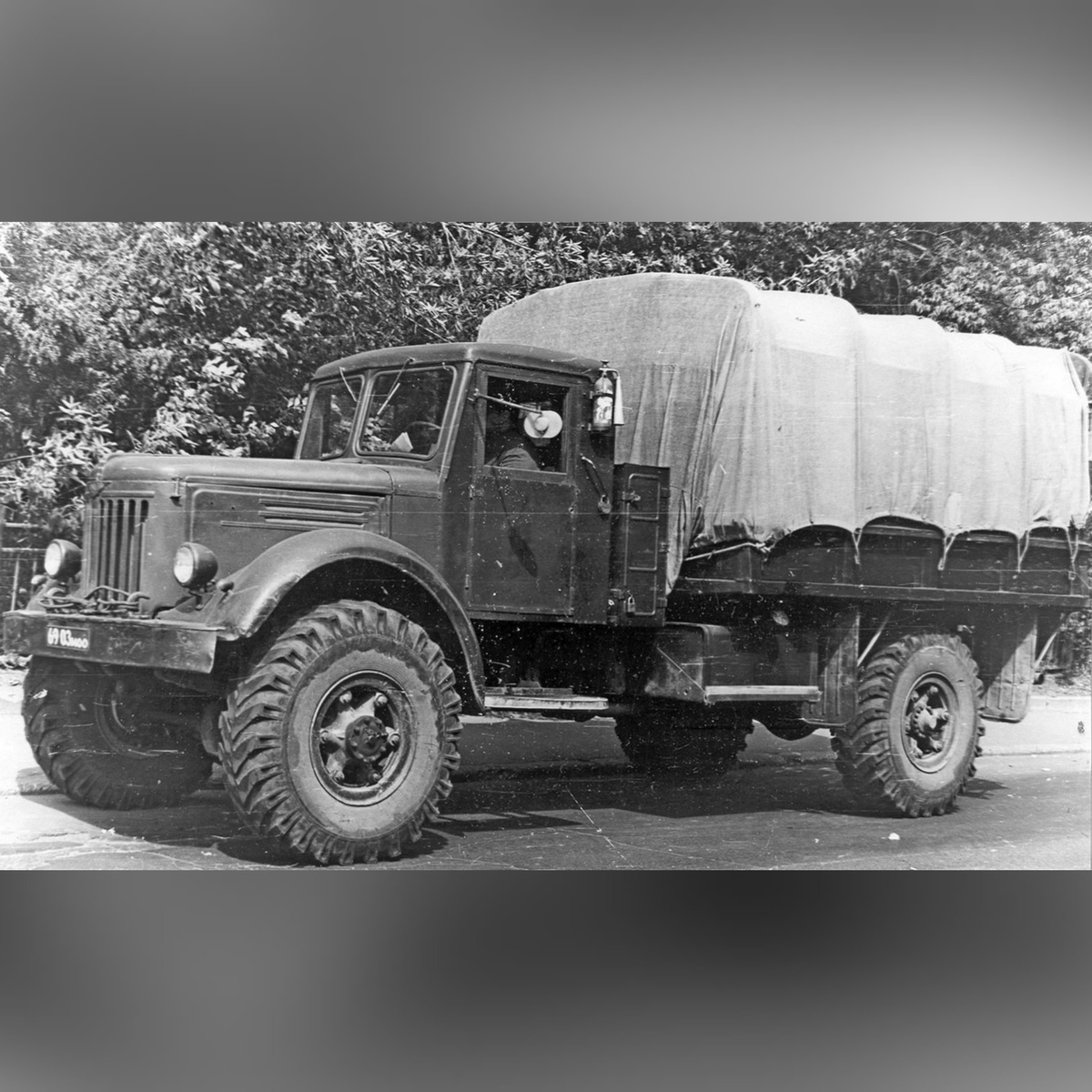 Снаряженная масса шасси МАЗ-502