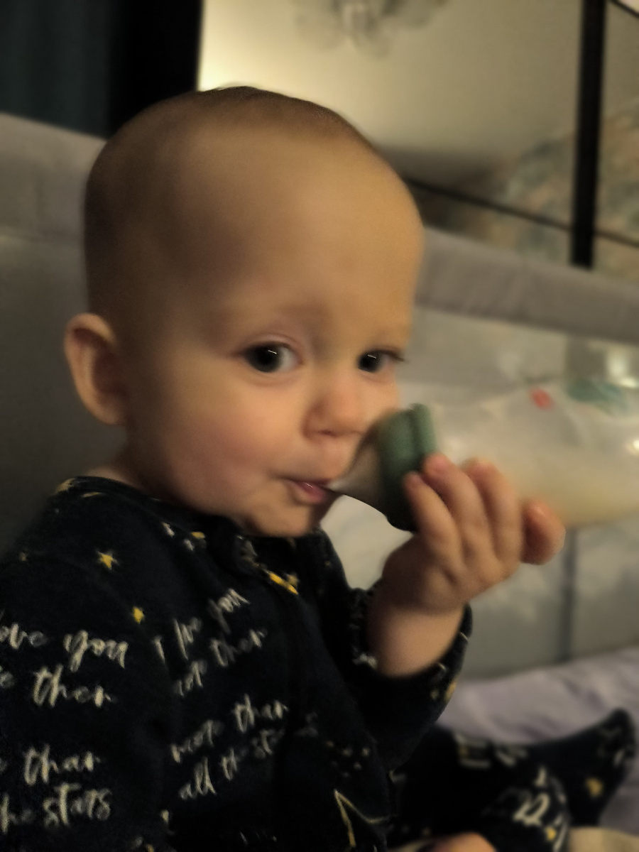 Пытаемся пристраститься к бутылочке