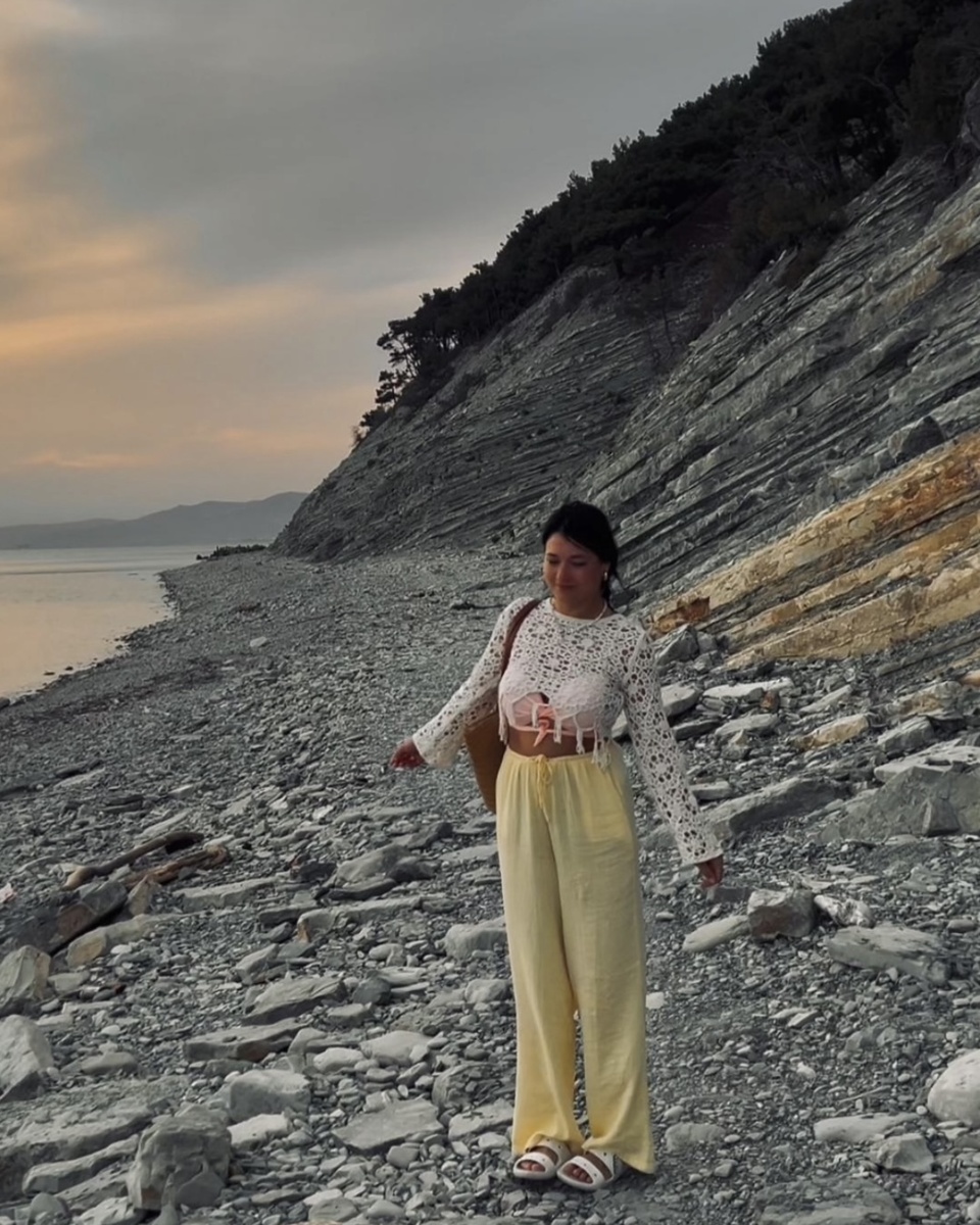 Если вы думаете, что скалы — просто красивые камни, значит, вы ещё не ходили по ним босиком.