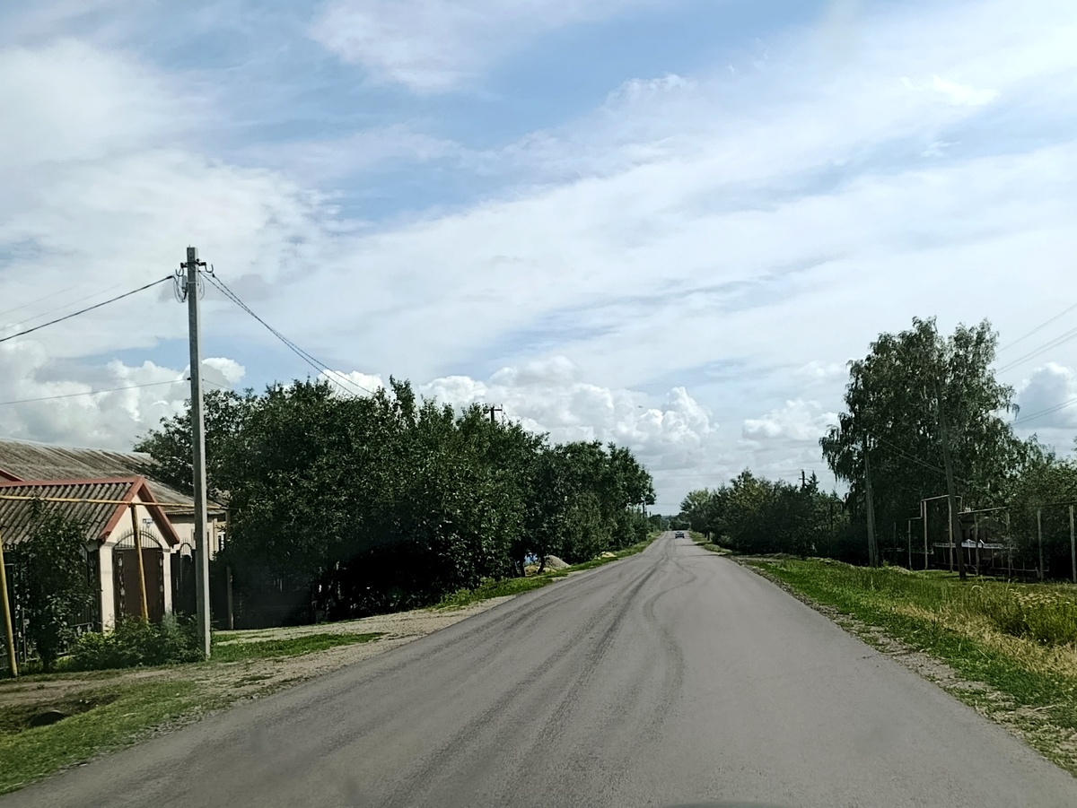 Вполне себе ровная дорога. Фото автора. 