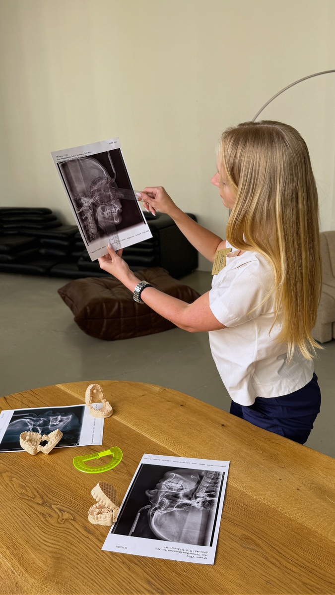 Стоматолог ортодонт гнатолог Леонтьева Алёна Владимировна