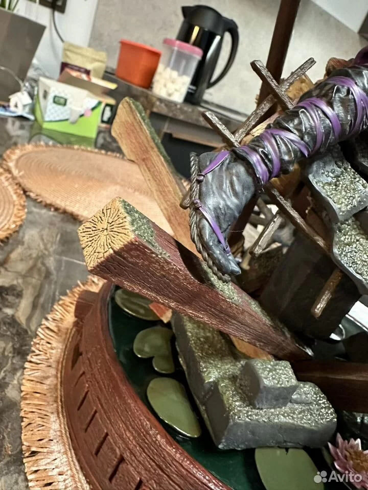 грустно наверно в студийной фигурки такое пвх же не согнешь не погреешь,погреешь но все станет плохо