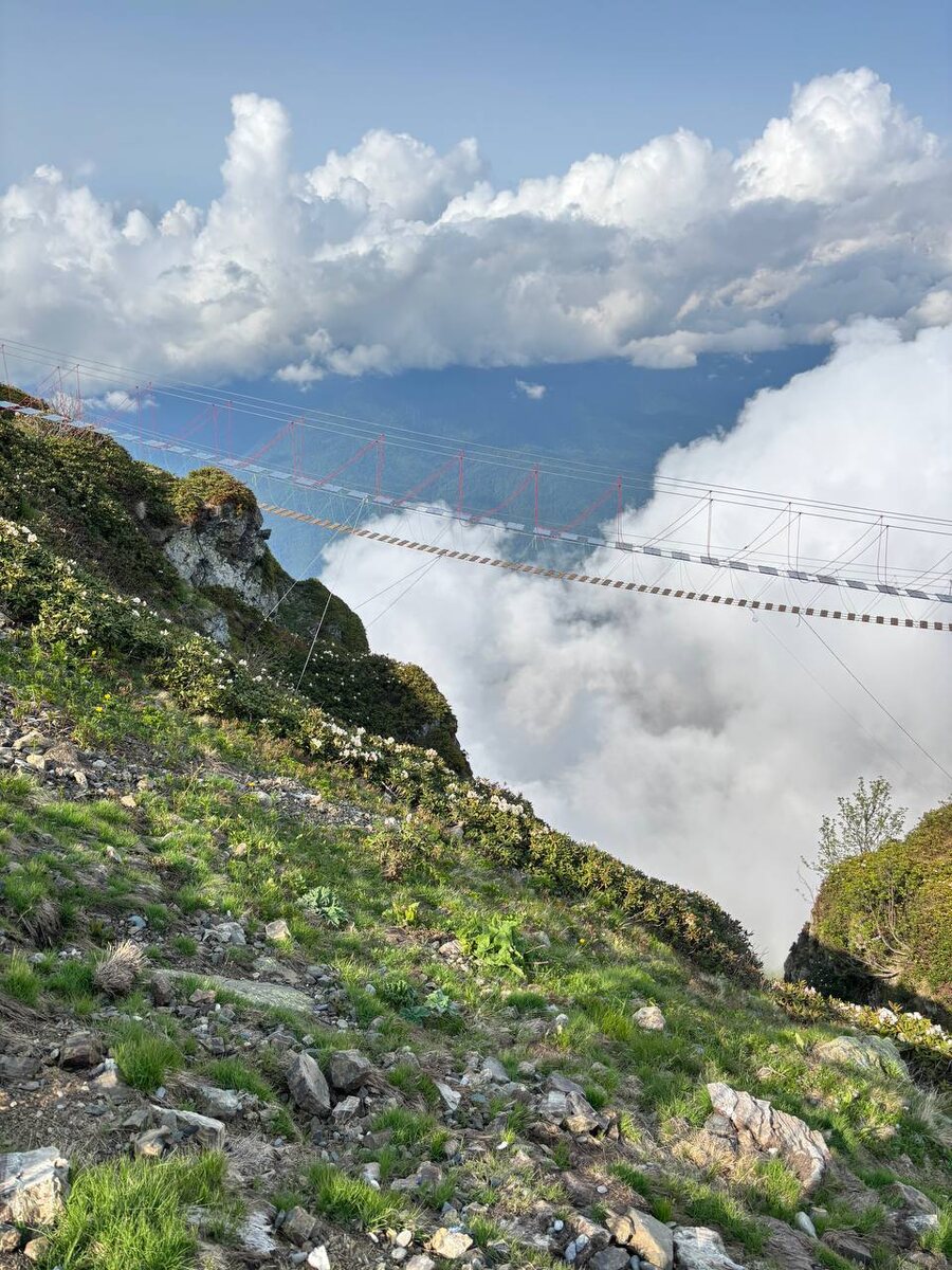 Гора и облако