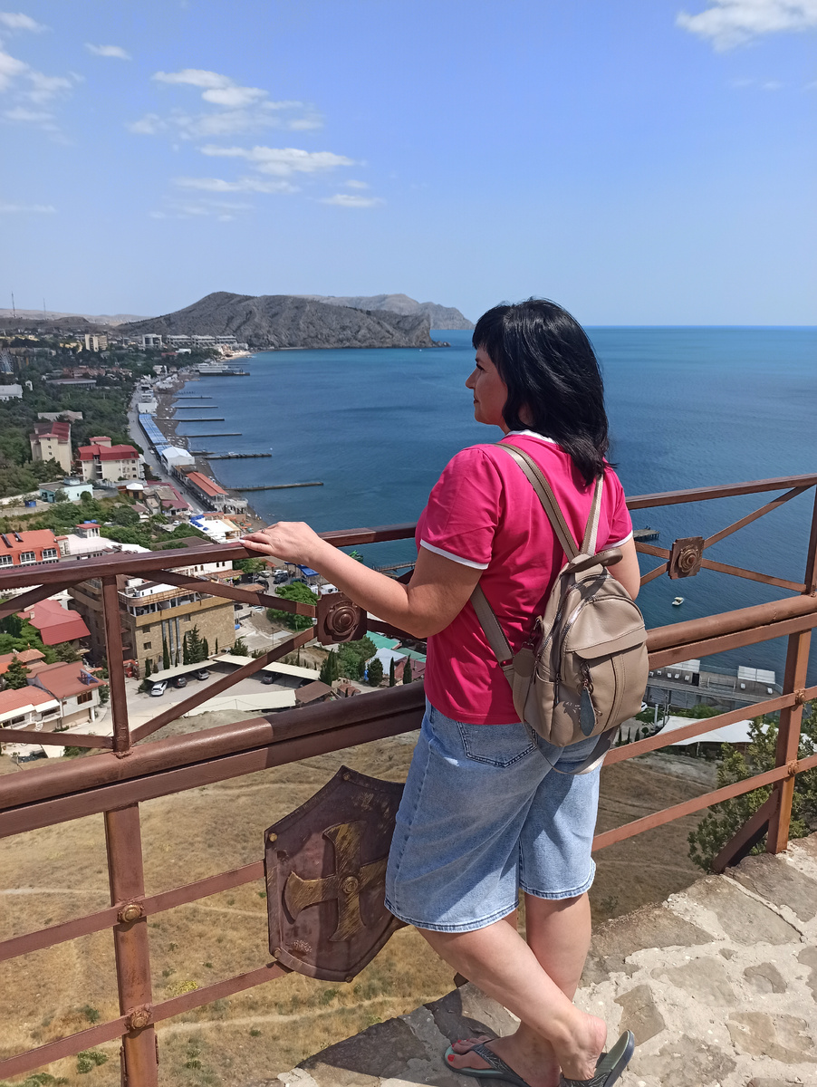 Вид на Судакскую бухту с крепости