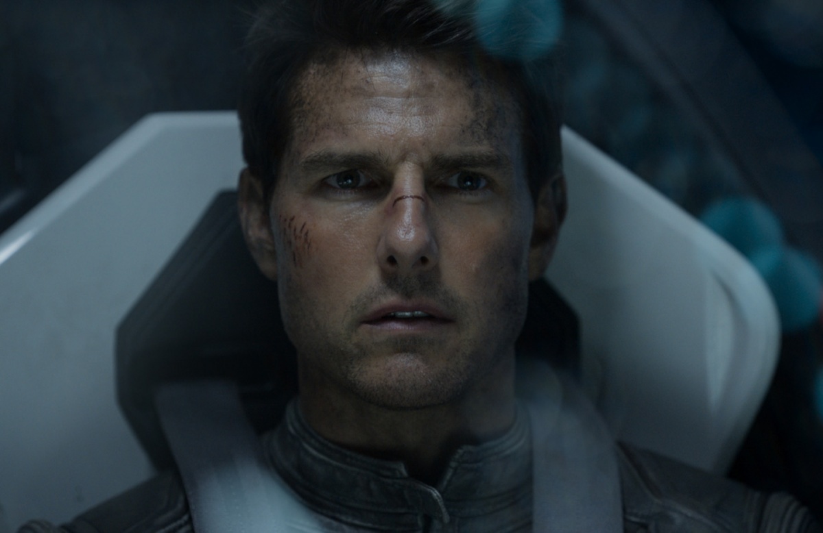   Том Круз, кадр из фильма «Обливион» (2013