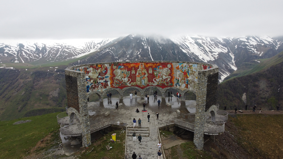 Арка Дружбы на Военно-грузинской дороге