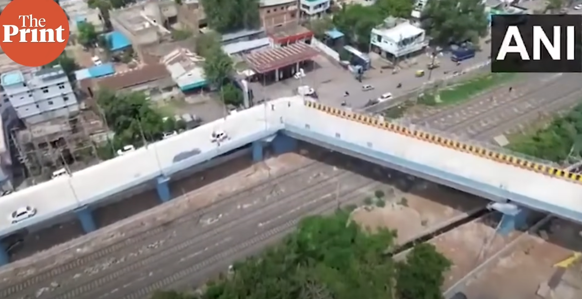 Как видите, он уже выдерживает машины, которые должны были по нему ездить