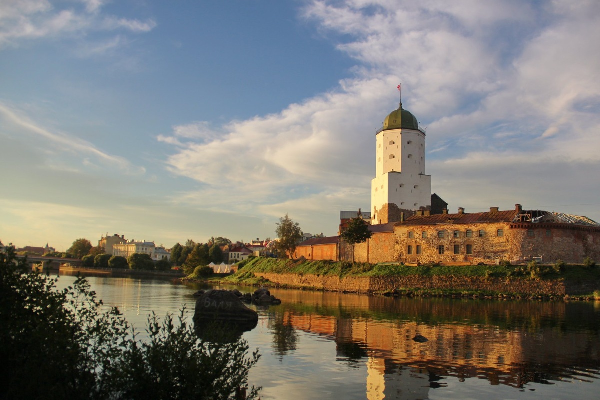 Источник: https://topphotospots.com/location/krepost-evropeyskogo-tipa-vyborgskiy-zamok-vyborg