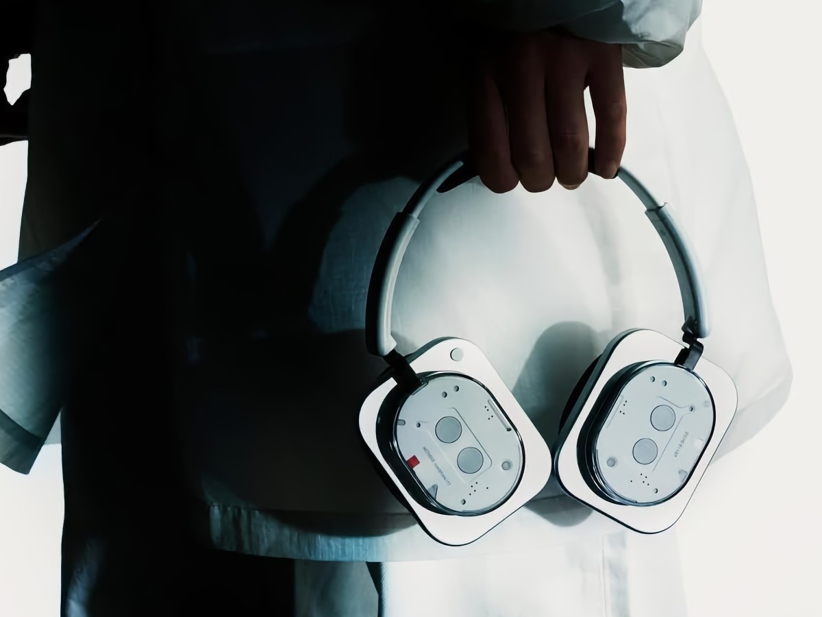    Nothing Headphone (1) стали первыми полноразмерными наушниками бренда