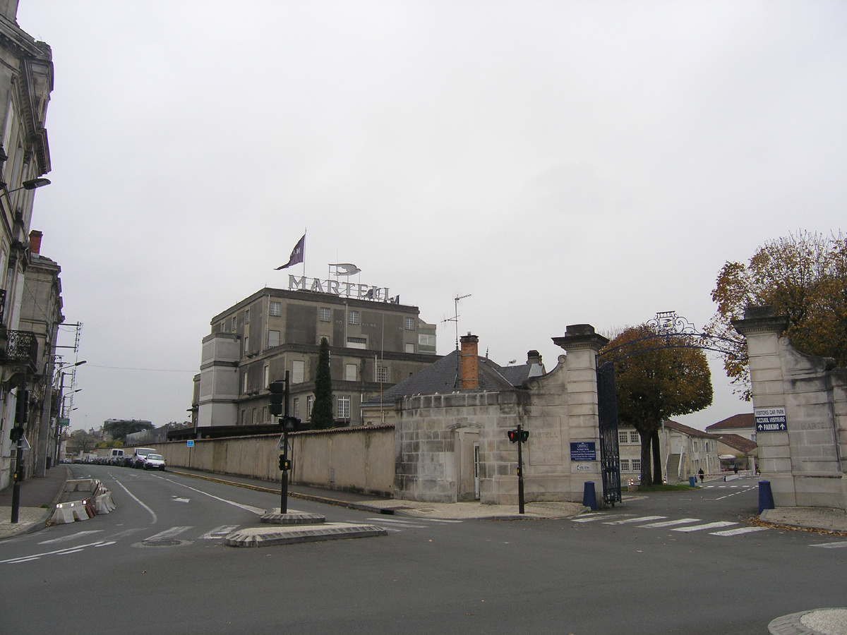 Скучный завод по выпуску скучного коньяка.