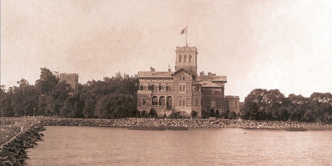 Призрак империи: что скрывают руины Нижней дачи в Петергофе