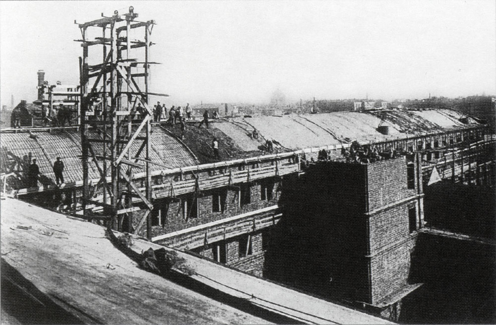 Строительство фабрики "Треугольник"