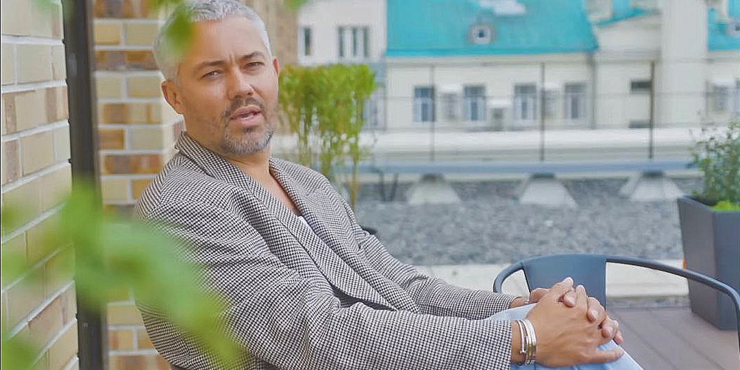 130 квадратов стиля и функциональности: Александр Рогов и его квартира для коллекции