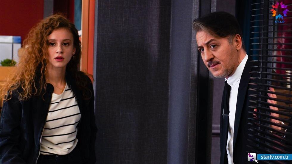 Диджле и Кырач. Кадр из сериала «Позвони моему агенту»