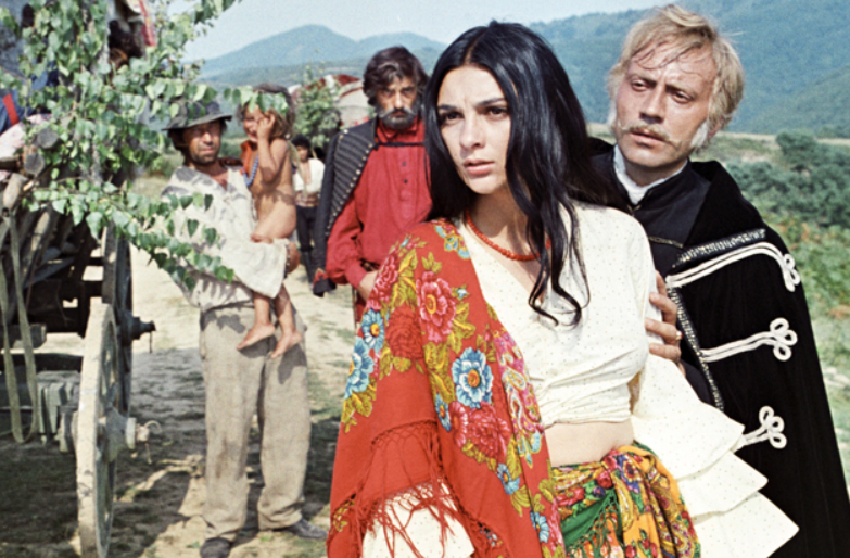 Светлана Тома многим обязана Лотяну, и в первую очередь — блестящей карьерой. Фото: кадр фильма "Табор уходит в небо"