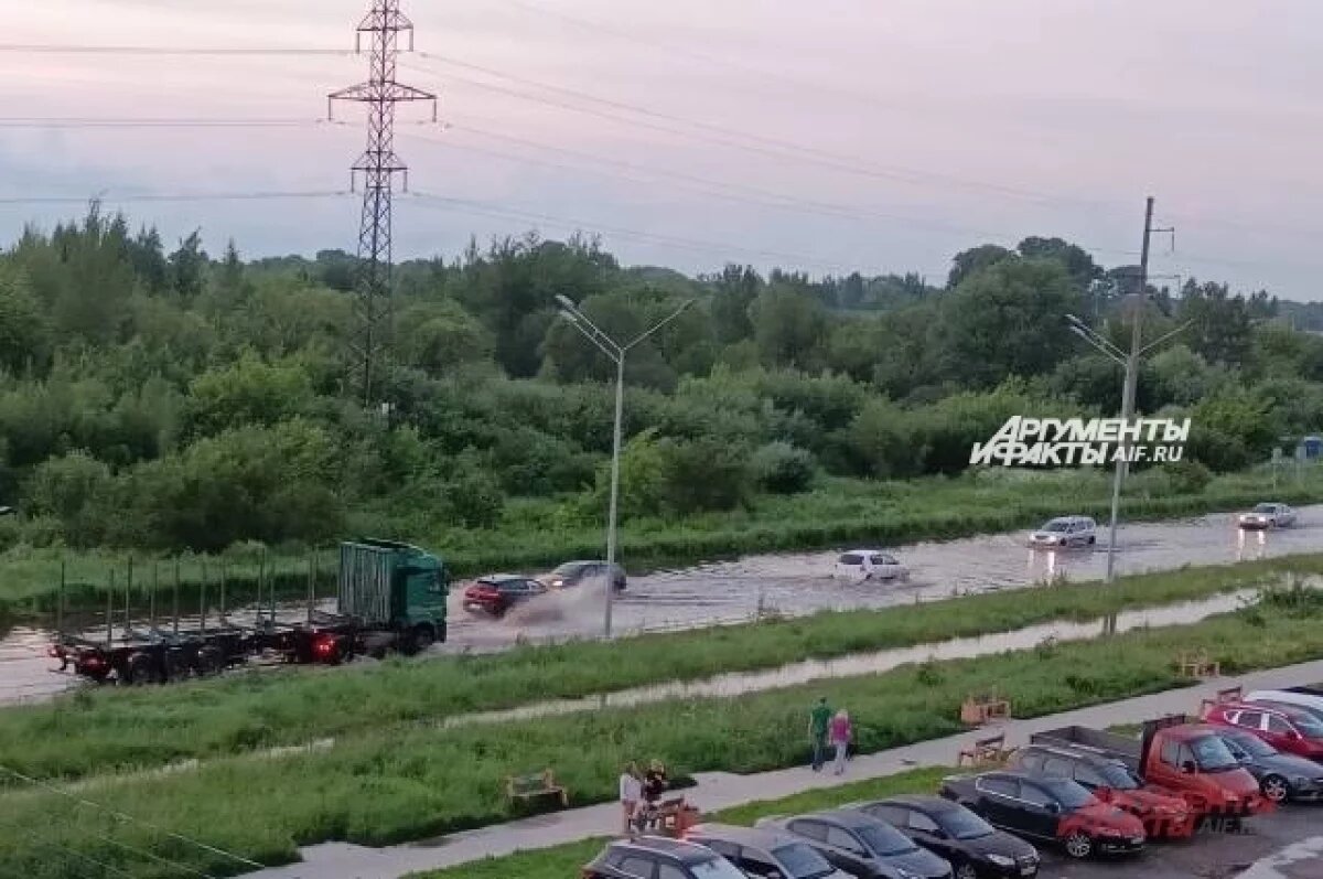    Дорогу в Ноябрьске оснастили современным дорожным зеркалом