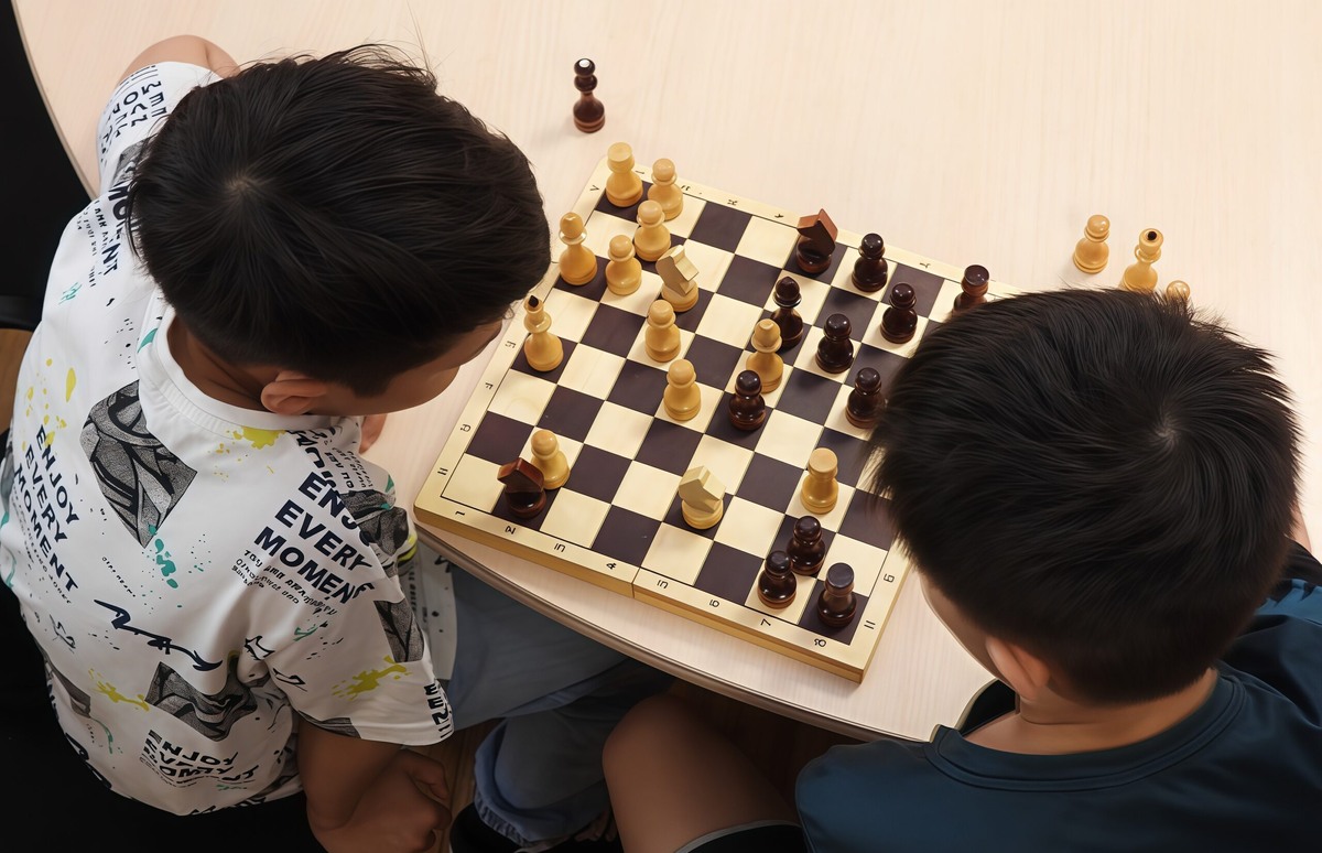    По словам Резвана, главная цель клуба — не сделать из ребят гроссмейстеров, а научиться дружить. Фото: из личного архива героя