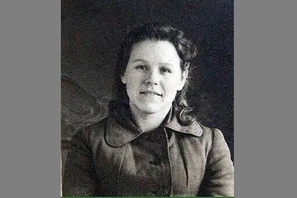    Юность Нины Николаевны Смирновой выпала на суровые годы войны