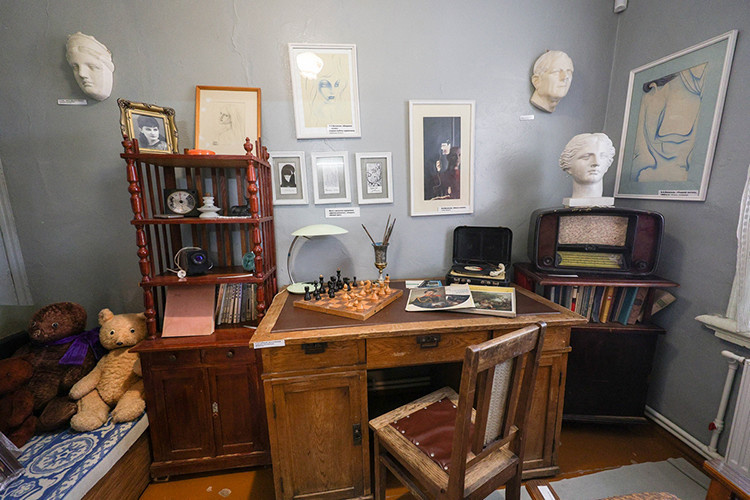    «Главное достоинство музея — трехкомнатная квартира с реальными вещами, мебелью, альбомами, рисунками, снимками и так далее, которая принадлежала художнику и его семье» Фото: «БИЗНЕС Online»