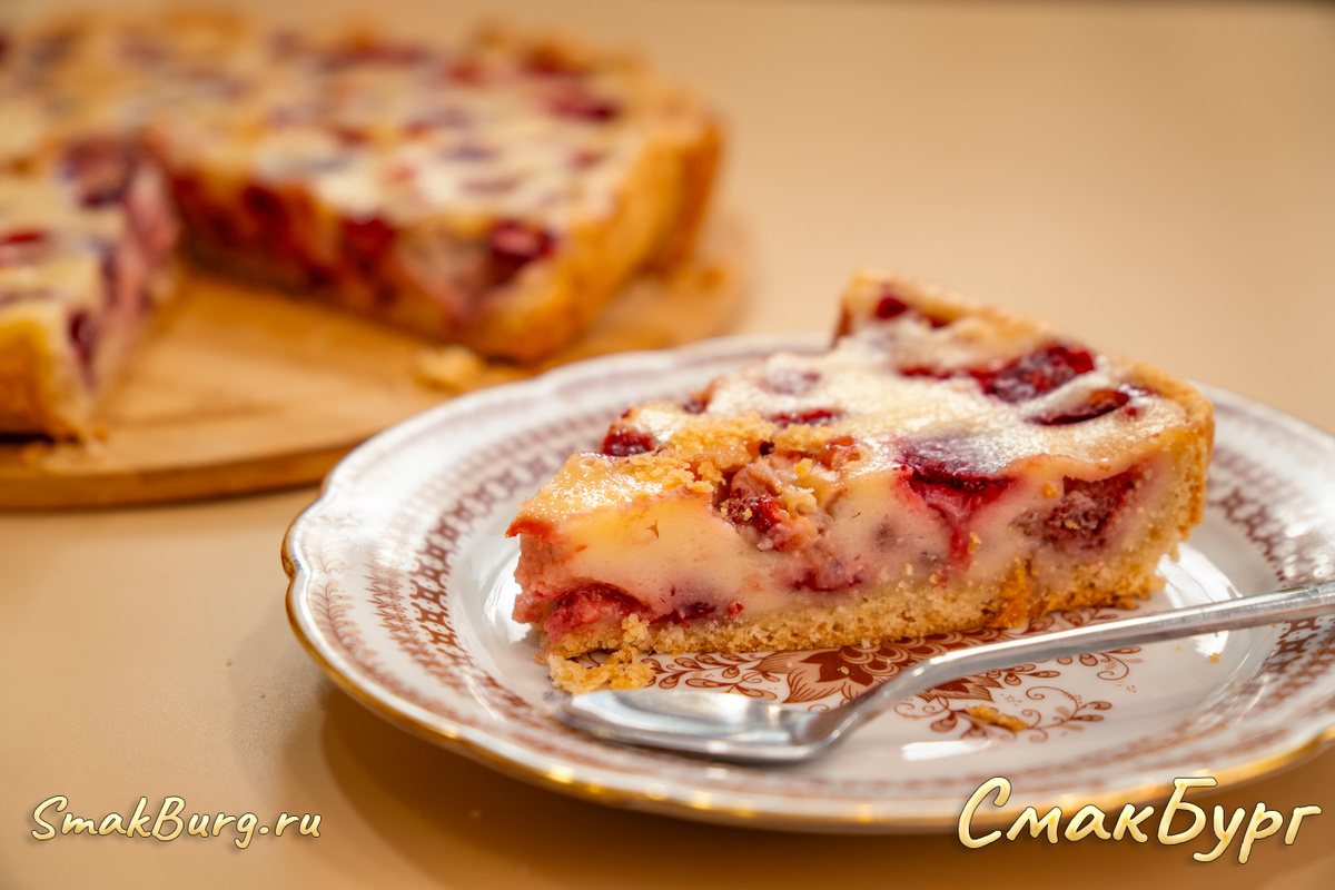 Заливной клубничный пирог - готовим в удовольствие, продлевая лето!