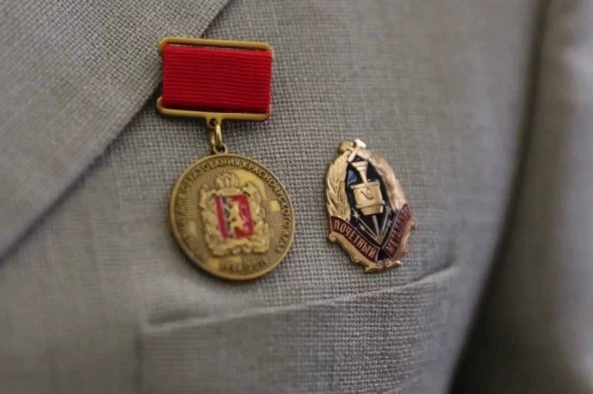    Губернатор вручил медали заслуженным металлургам Красноярска