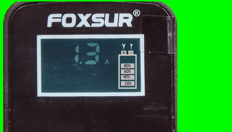 После включения показание дисплея -ток зарядки,напряжение зарядки,температура в аккумуляторе.