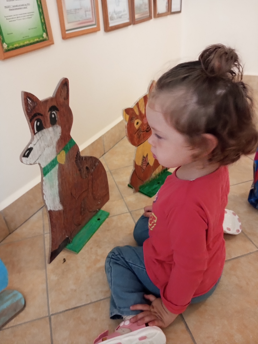 Собаки всегда ее манят