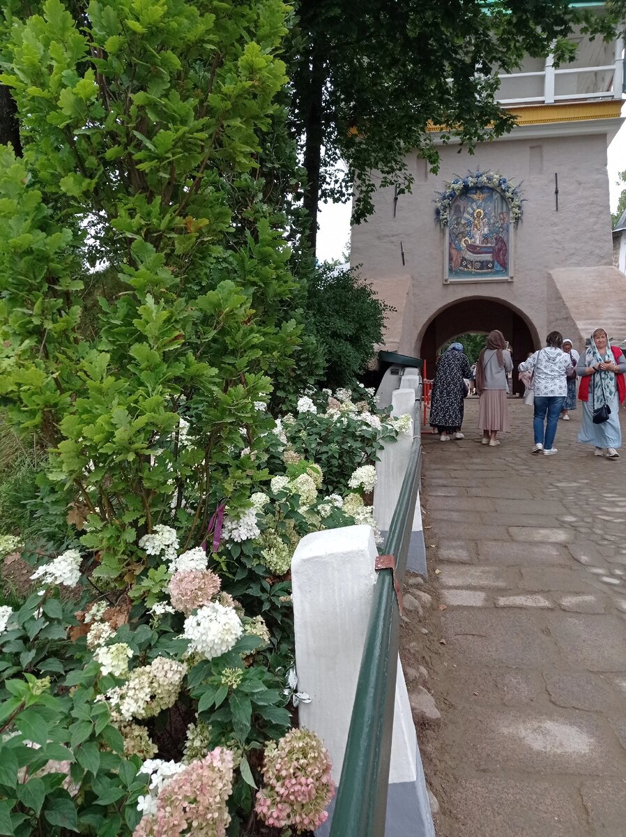 "Святые врата"