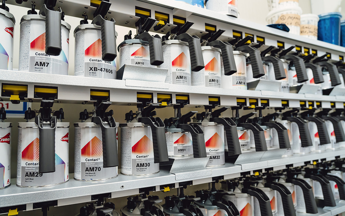 Shutterstock / FOTODOM📷Краску нужно брать с запасом. Причем покупать очень желательно весь объем в одном месте