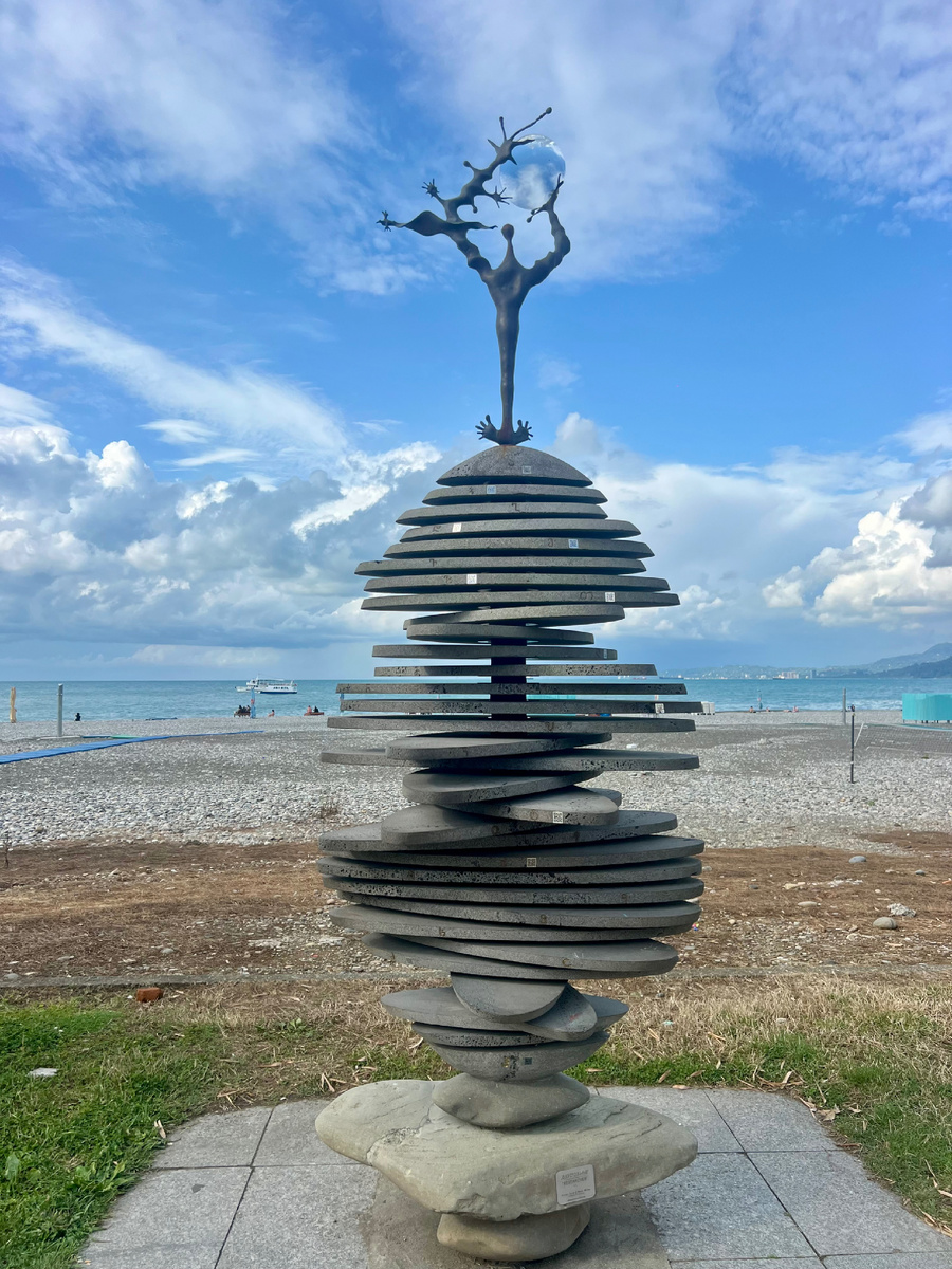 Инсталляция из 33 камней. Фото автора. 