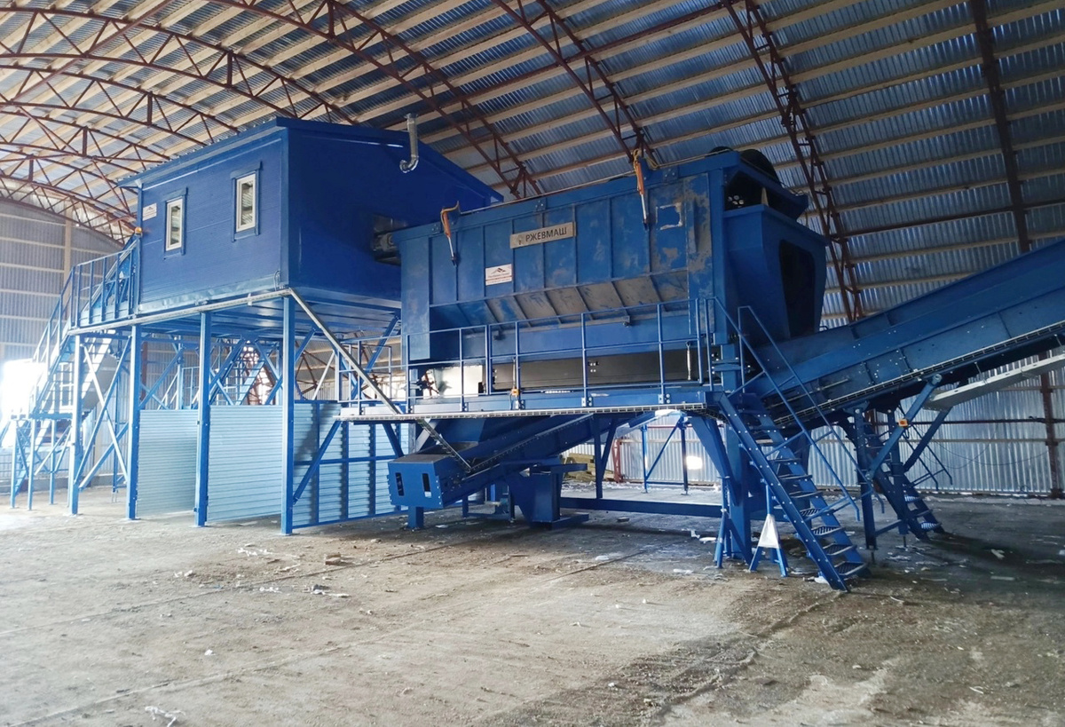 Мусоросортировочный комплекс на полигоне ТБО близ деревни Мыльники